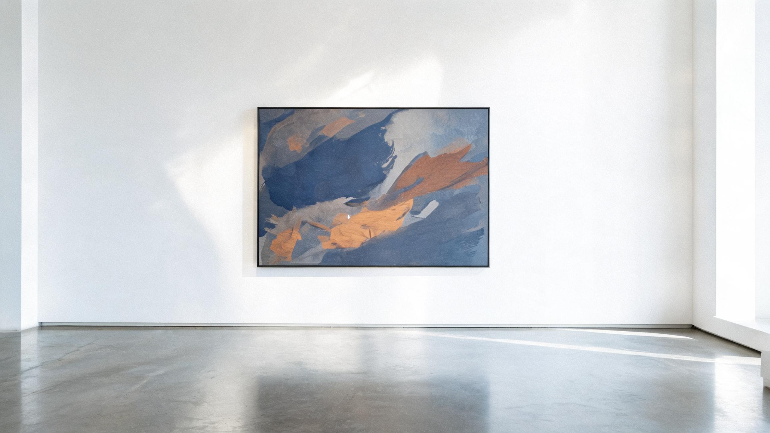 当代画廊展厅，白墙上悬挂大幅作品